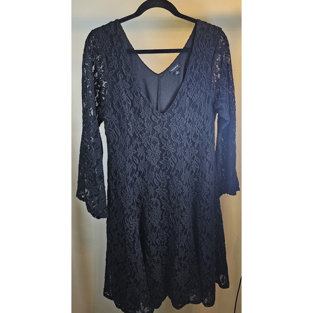 Torrid Women's Lace Dress Size 1 (14-16 1X ) Midi Length- Bell Sleeves -Black